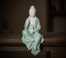 Guanyin of the Calm Branch/Decorfur