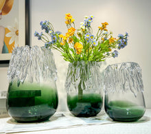 Crafted Radiance Vase/Decofur