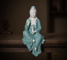 Guanyin of the Calm Branch/Decorfur