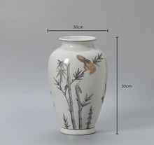 Porcelain Whisper Vase/Decorfur