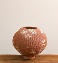 Eternal Echo Vase/Decorfur