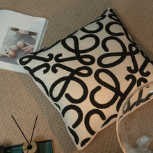 Haute Maison Pillow/Decorfur