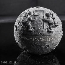 Resin Lunar Ashtray. | Ashtray - Decorfur