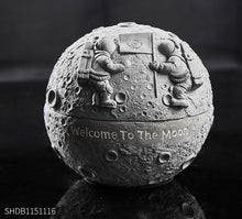 Resin Lunar Ashtray. | Ashtray - Decorfur
