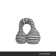 Zaha Black and White Decor