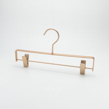 Wide-shouldered non-slip seamless space aluminum alloy hangers