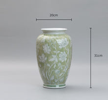 Porcelain Whisper Vase/Decorfur