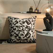 Haute Maison Pillow/Decorfur