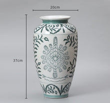 Porcelain Whisper Vase/Decorfur