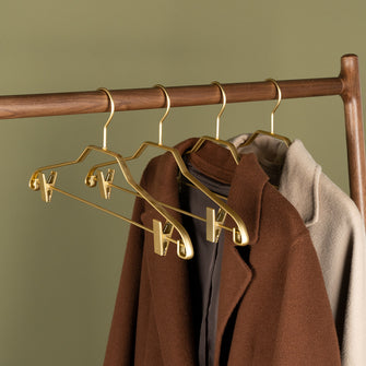 Wide-shouldered non-slip seamless space aluminum alloy hangers