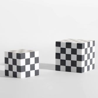 Black-and-white lattice marble cube